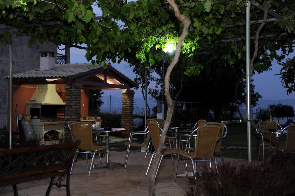 Biscoutsis Apartments & Studios กาวอส ภายนอก รูปภาพ